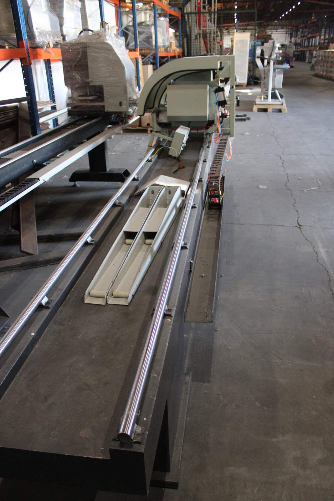 Dupla fejű vágófűrész PVC profilokhoz BOHMAN Machinery 3