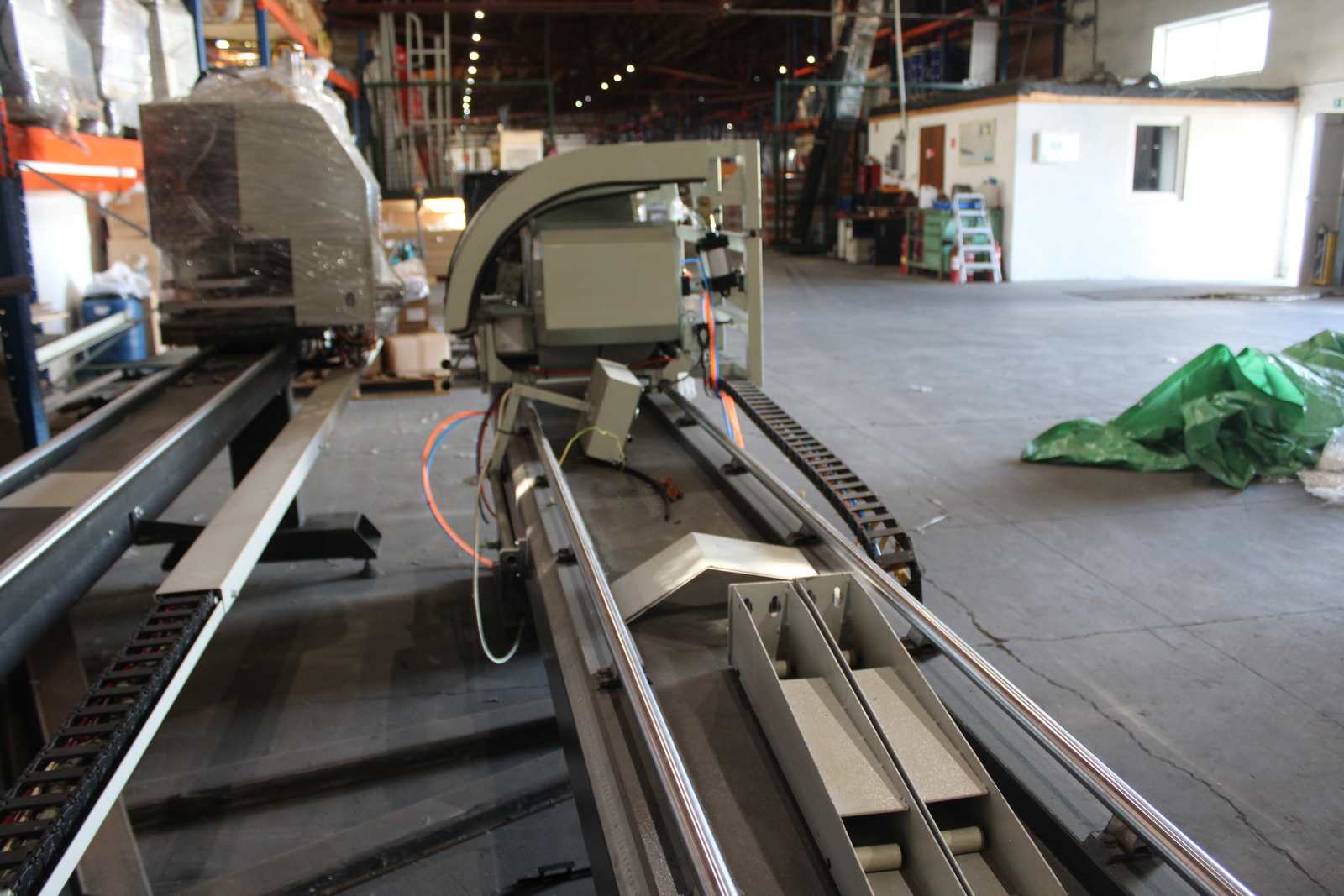 Dupla fejű vágófűrész PVC profilokhoz BOHMAN Machinery 4