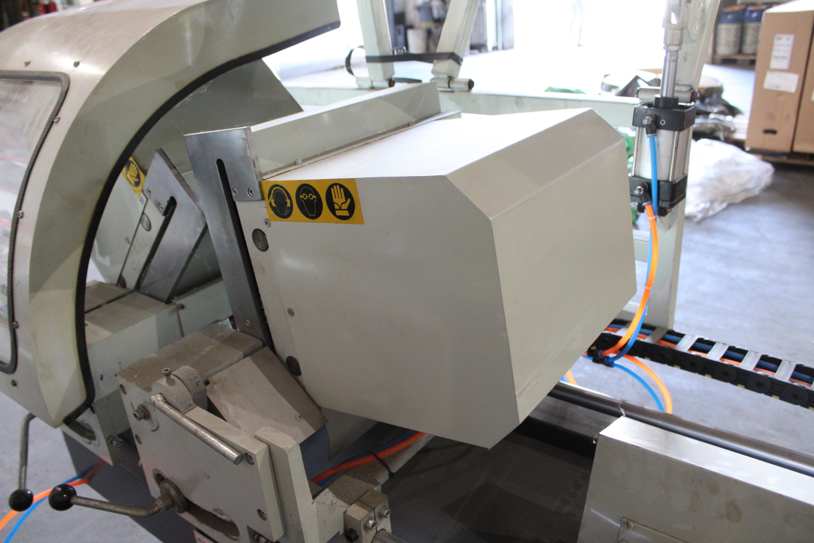 Dupla fejű vágófűrész PVC profilokhoz BOHMAN Machinery 7